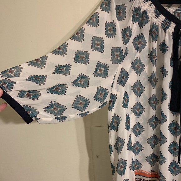 Beautiful Aztec print tunic top. - Picture 4 of 4